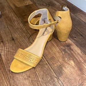 Mustard suede heals